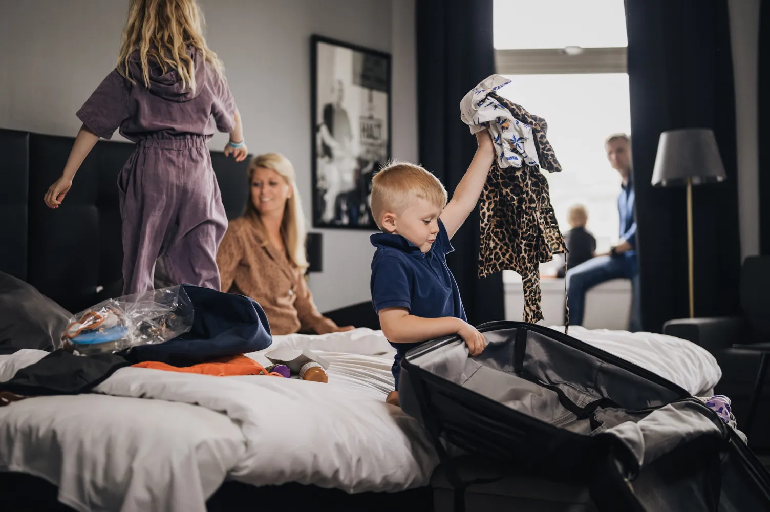 Familj packar upp på Hotell Onyx